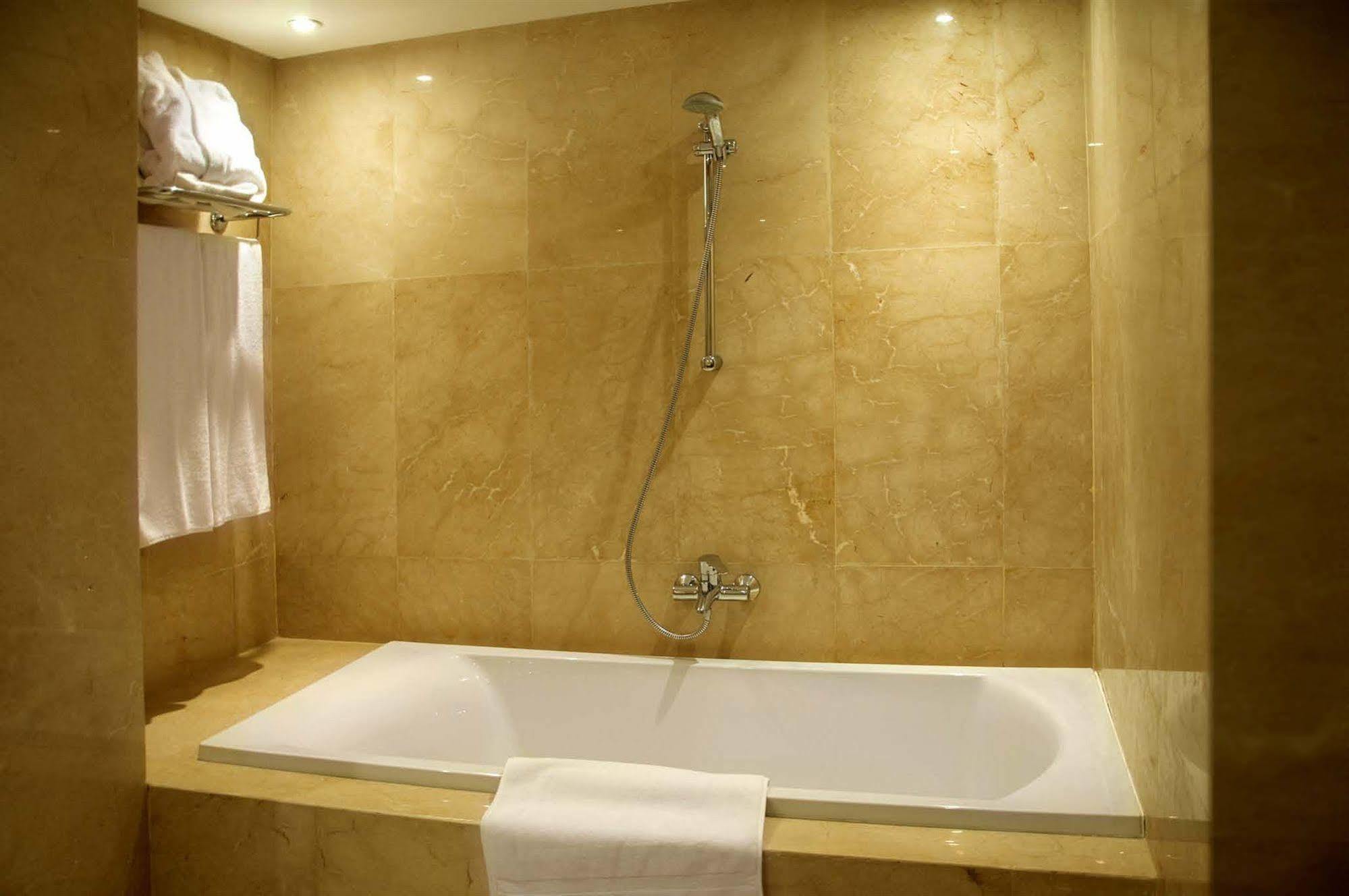 Al Hoceïma Suites Hotel Mohammed V By Accor מראה חיצוני תמונה